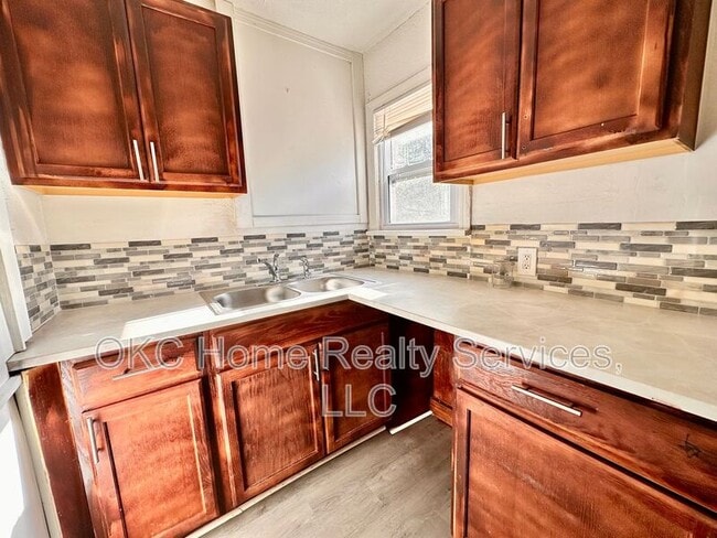 Building Photo - 2323 Towers Ct