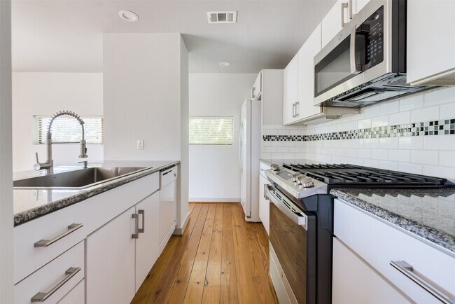 Building Photo - 2605 Calumet St