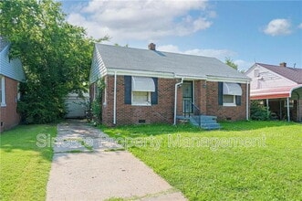 Building Photo - 2132 Miramar Blvd