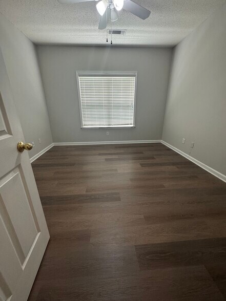 Building Photo - 6118 Woodland Ln