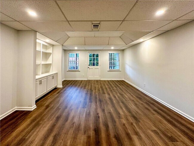 Building Photo - 2660 Coachmans Cir
