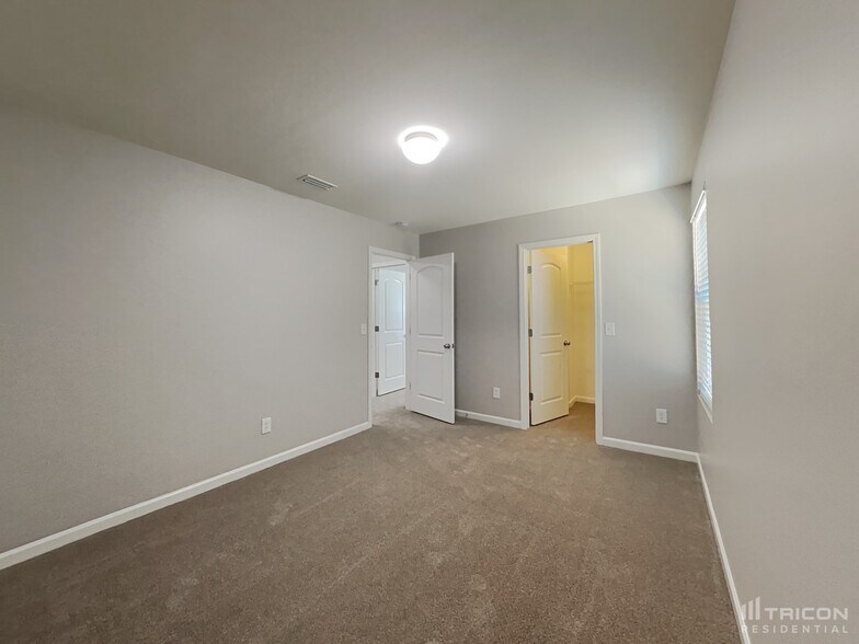 Building Photo - 828 Georgia Oak Ln