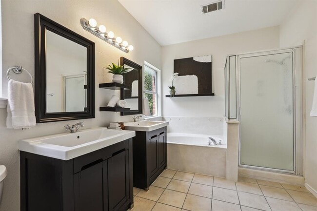 Building Photo - 2807 Glenwood Trail