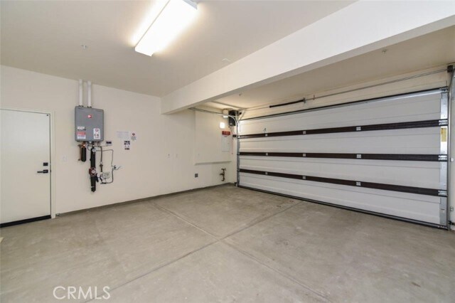 Building Photo - 117 Halo