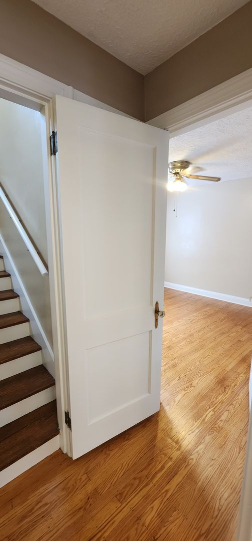 Building Photo - Welcome to this charming 3-bedroom, 2-bath...