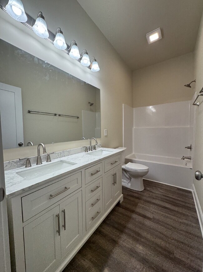 Building Photo - New Construction in North Hall for Rent!