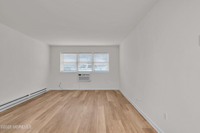 Building Photo - 300 7th Ave