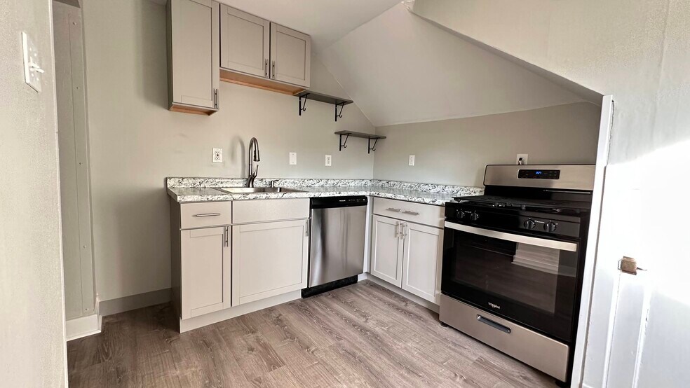 Building Photo - 222 Morewood Ave