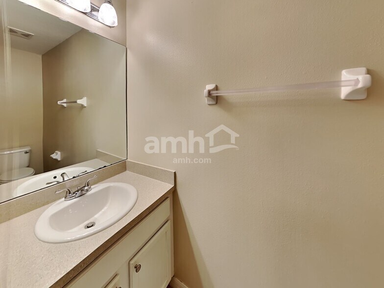 Building Photo - 7336 Pulteney Dr