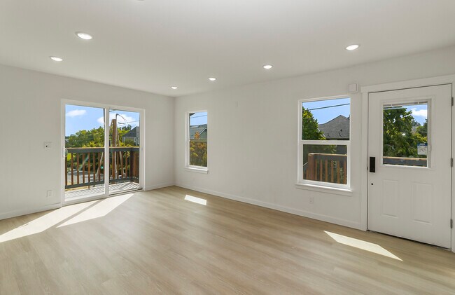 Building Photo - 5655 31st Ave SW