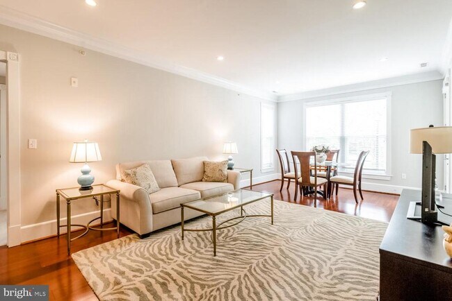 Building Photo - 910 Powhatan St