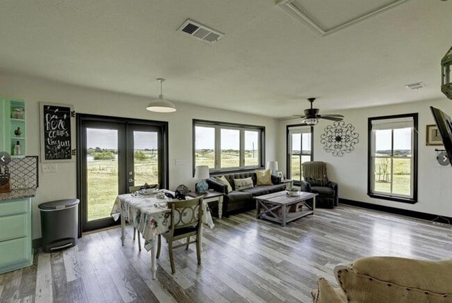 Building Photo - 1150 CR 405