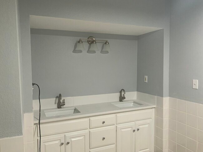 Bathroom 1- marble counter tops, double sink vanity - 3816 Byers Ave