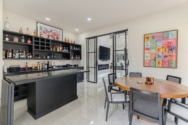 Building Photo - 6510 Sussex Ct