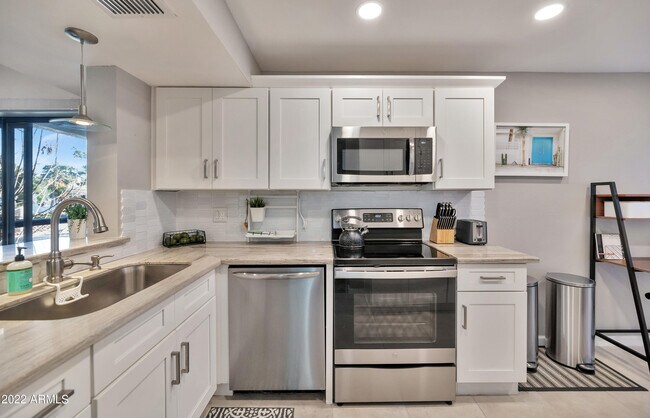 Building Photo - 5136 N 31st Pl