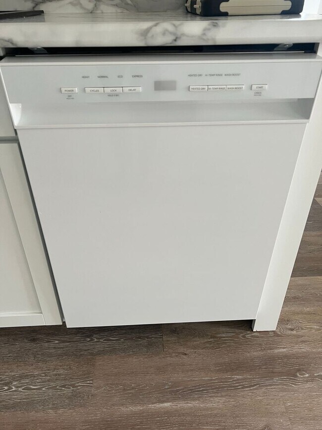 Building Photo - 909 Genrich St