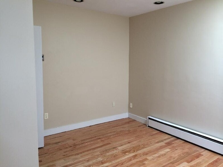 Building Photo - 214 Hanover St