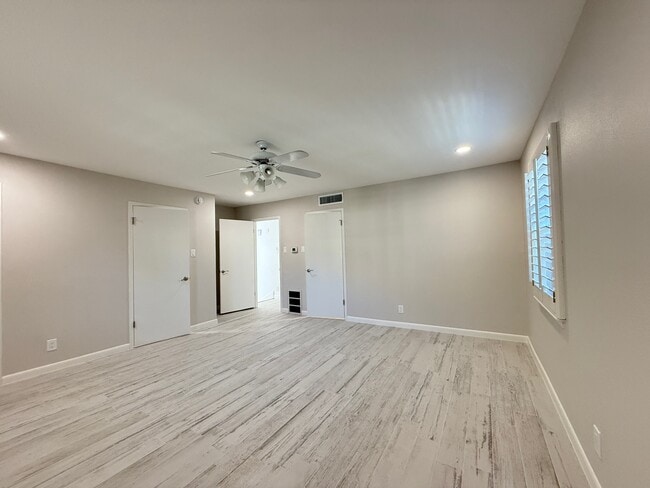 Building Photo - 500 Thunderbird Dr