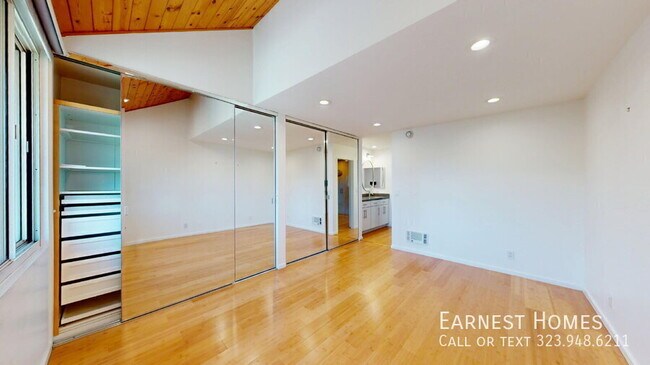 Building Photo - 8740 Tuscany Ave