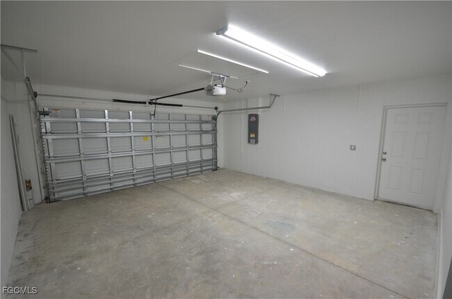 Building Photo - 1132 Edelweiss St E