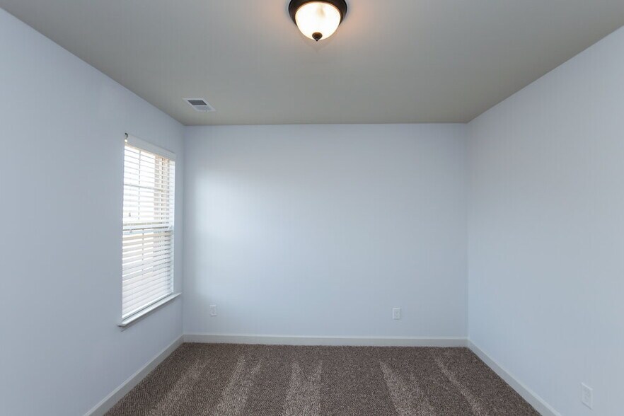 Building Photo - 3363 Hill Valley Ln