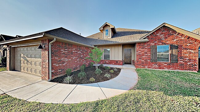 Building Photo - Beautiful 4 Bedroom Home in Mustang Schools!