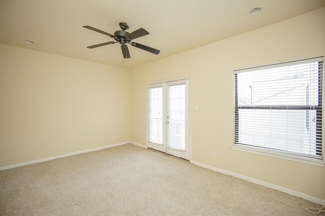 Building Photo - 4411 Koehler St