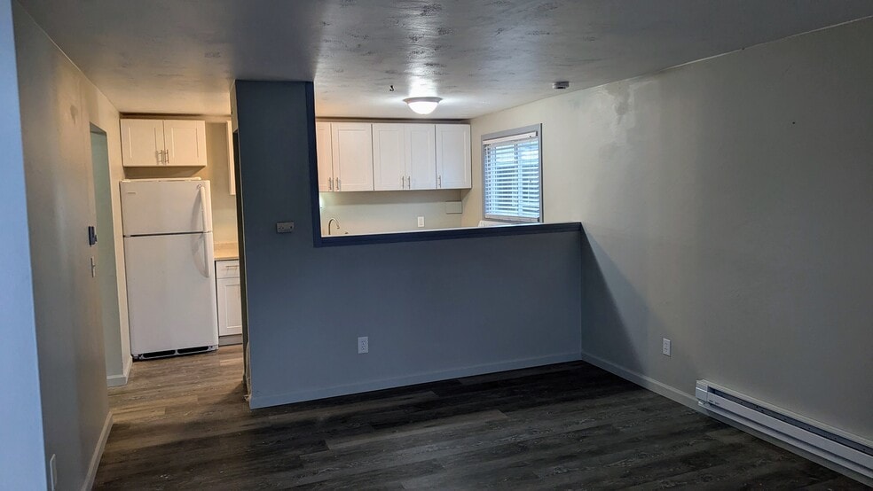 Unit 3-7 Main Room - 1492 Main St