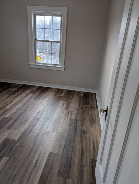 Building Photo - 531 Halsey Ave