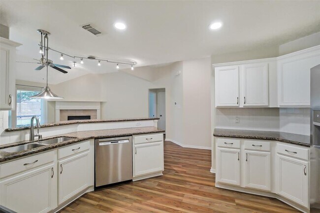 Building Photo - 21734 Maple Bluff Dr