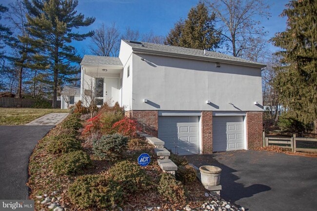 Building Photo - 92 Overbrook Dr