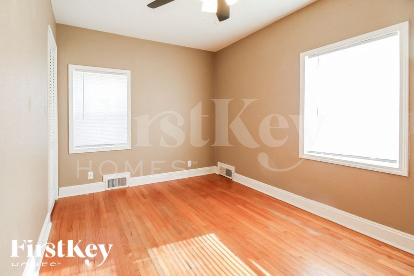 Building Photo - 3106 NE 56th St