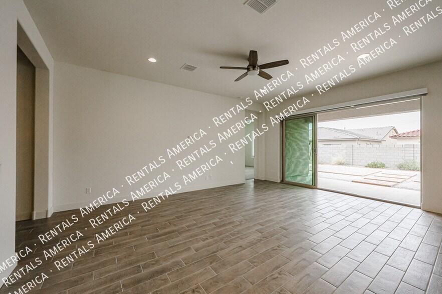 Building Photo - 274 S 164th Dr