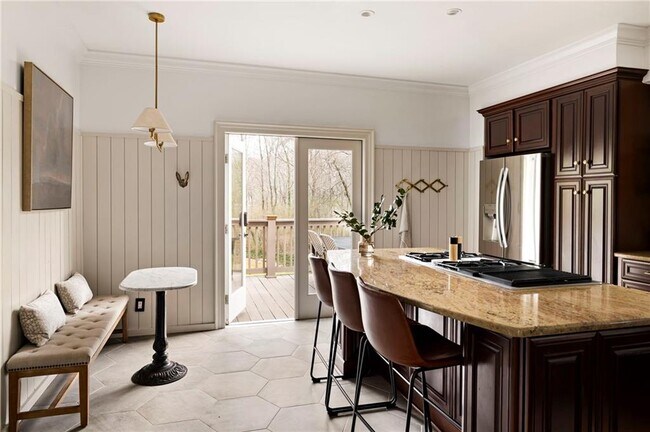 Building Photo - 2270 Emerald Dr