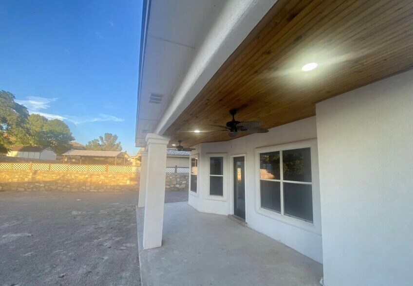 Building Photo - 753 Desert Star Dr