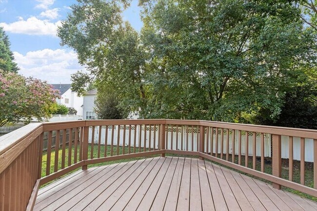 Building Photo - Spacious 4 Bedroom Raleigh Home - Fenced i...