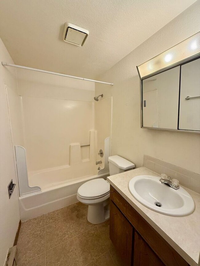 Building Photo - TWO WEEKS FREE RENT - Water/Sewer/Trash Included - Large Two Bedroom One Bath In North Loveland! ...