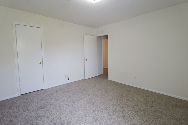Building Photo - 3914 E 60th Pl