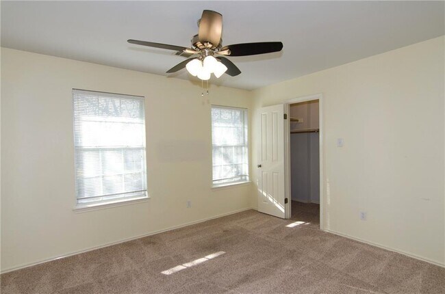 Building Photo - 4004 Halfway Cove