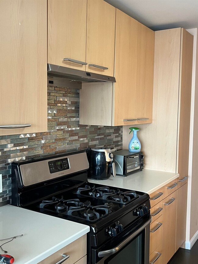 Primary Photo - 9060 Palisade Ave