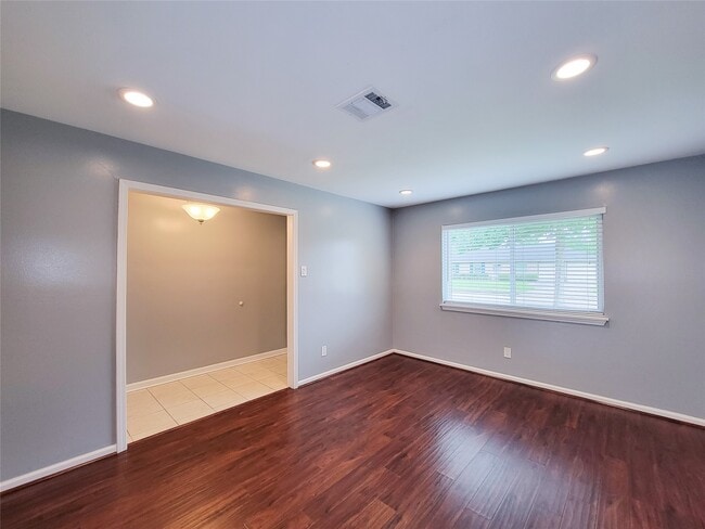 Building Photo - 5846 Ettrick Dr