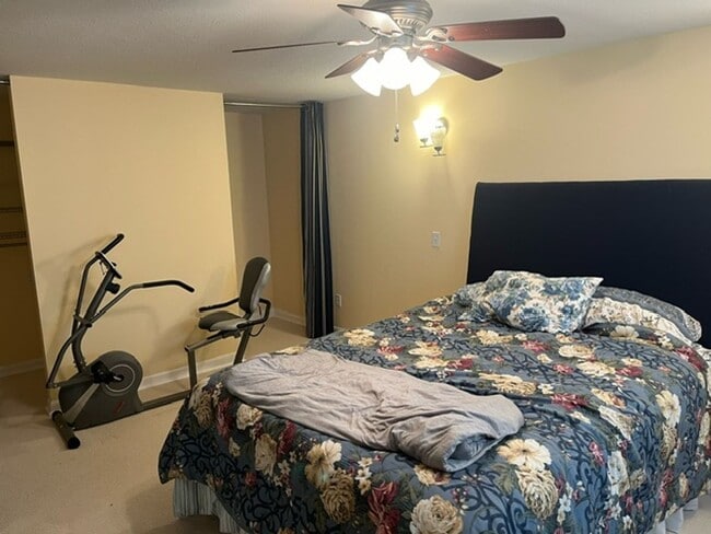 Building Photo - Charming 4 Bed 2.5 Bath Home With Nice Woo...