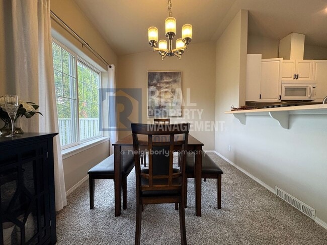Building Photo - Beautifully Furnished 3 Bedroom Condo!