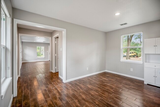 Building Photo - 628 Foster St