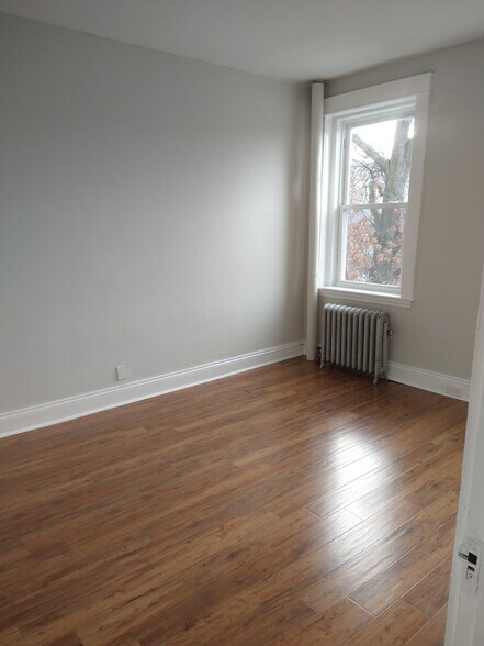 Building Photo - 18 Kilmarnock St