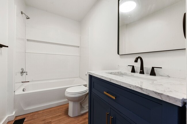 Building Photo - Remodeled 2 bedroom with backyard