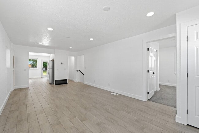 Building Photo - 14420 E Wellesley Ave