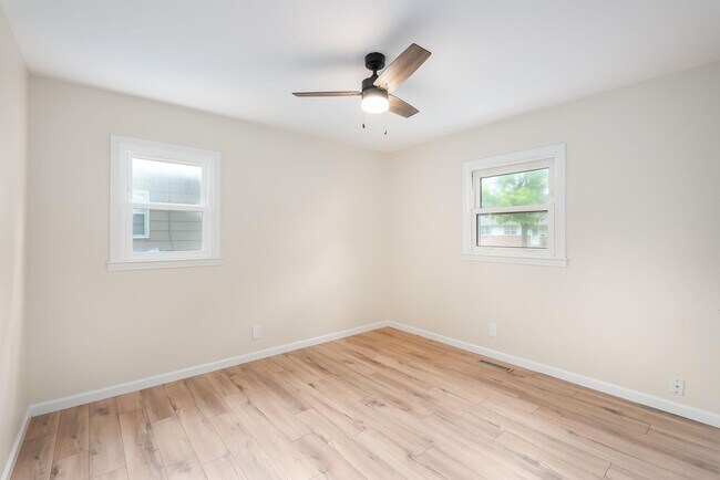 Building Photo - 2404 W 29th St S