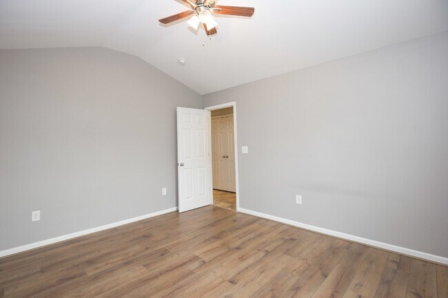 Building Photo - "Charming 3 Bed, 2 Bath Home in Spring Lak...