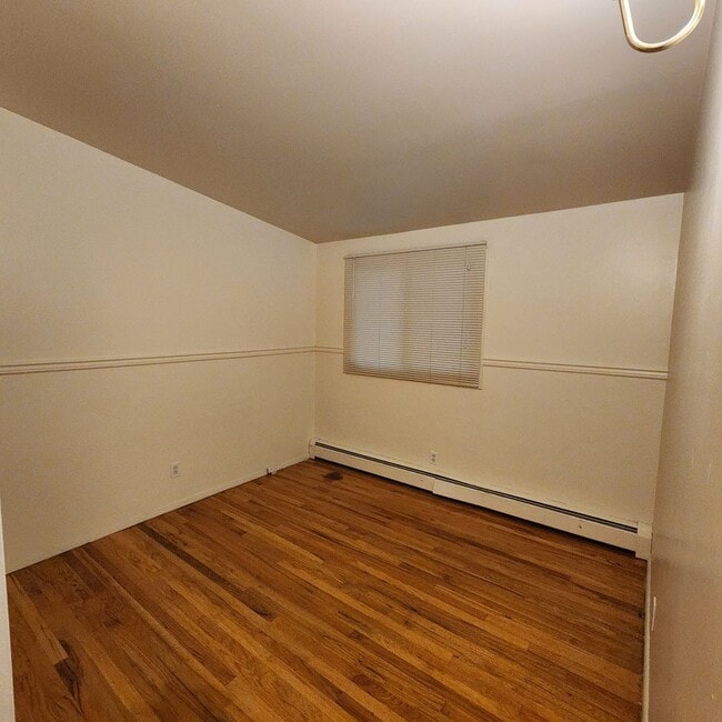 Building Photo - One Level Westside Ranch 4 bd, Single Garage
